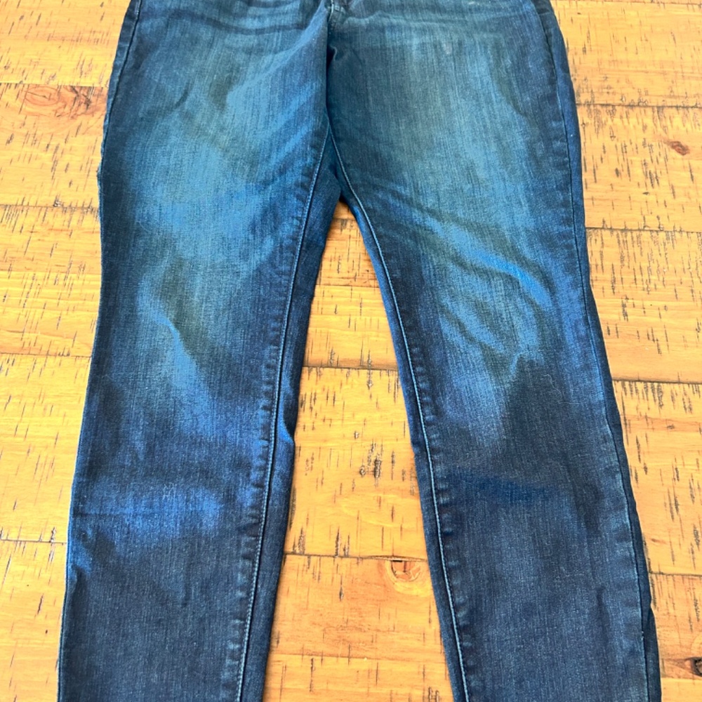 Mid Rise Levi’s - Picture 5 of 5